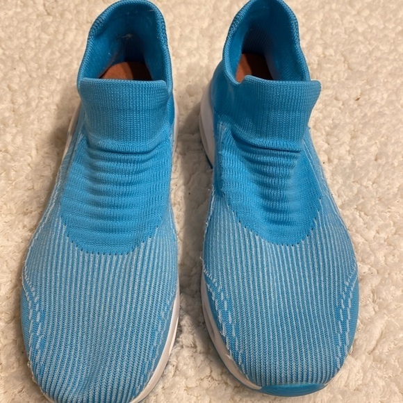 Womens Aertrex blue stretch nice slip on shoes.  Comfortable!!!! - Picture 1 of 6